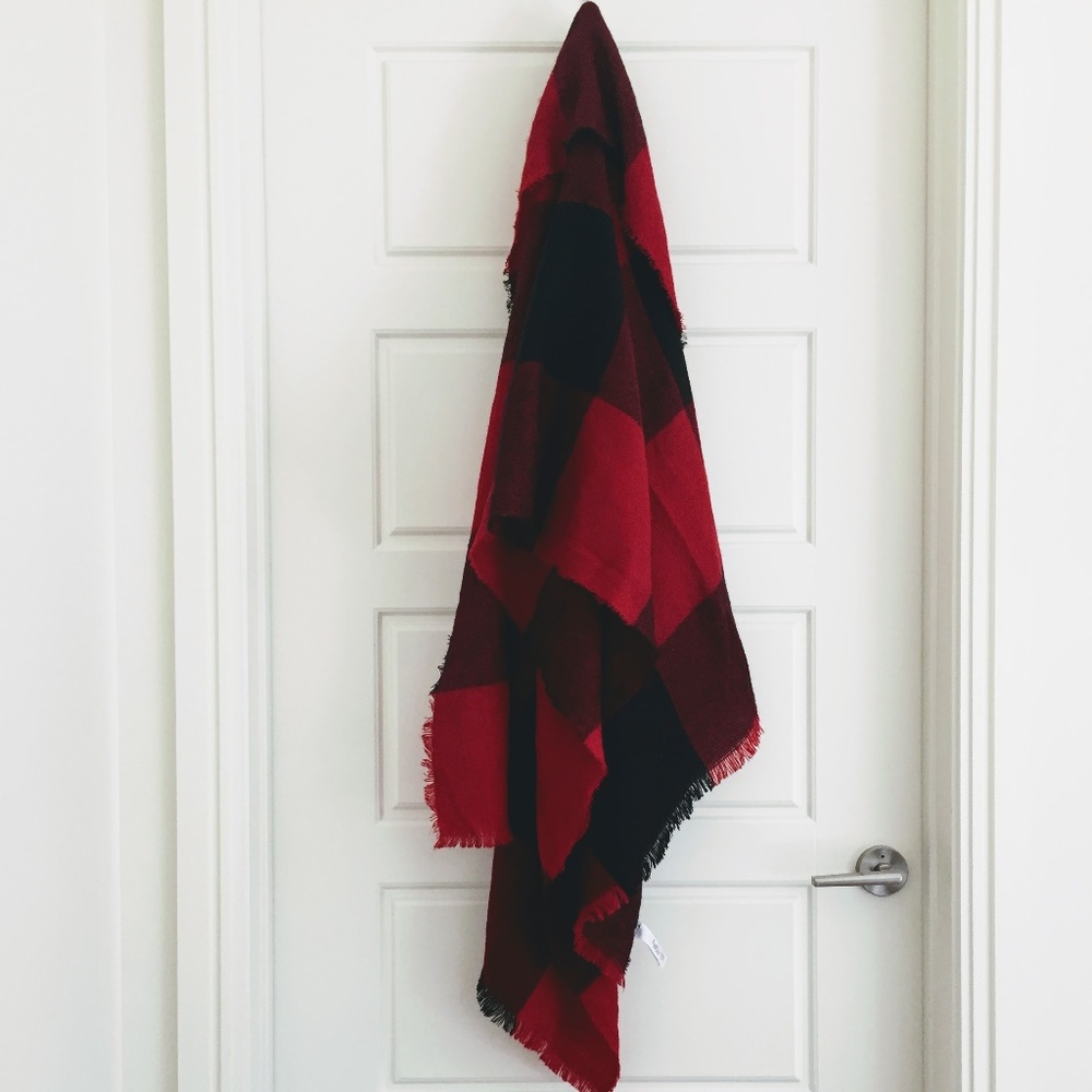 Old Navy Flannel Blanket Scarf - red buffalo plaid